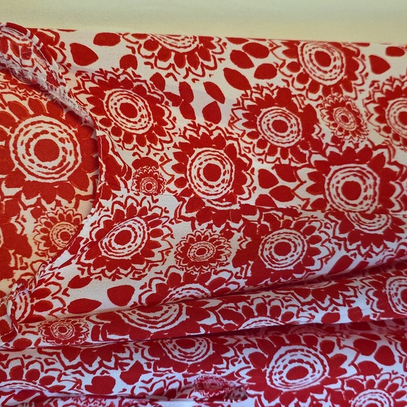 LOFT Floral Red Sleeveless Top - Picture 3 of 6